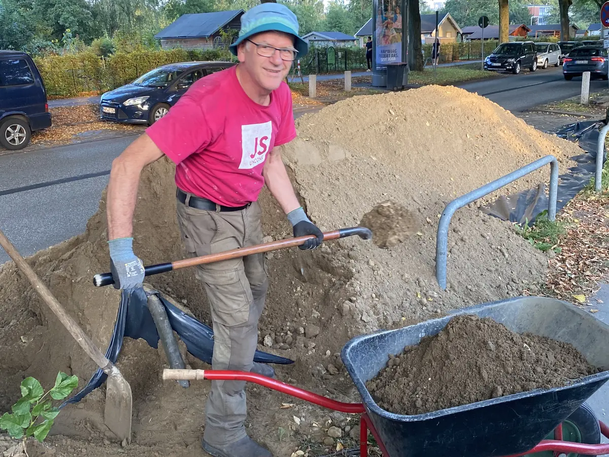 20 Kubikmeter Sand, um den Boden gezielt abzumagern