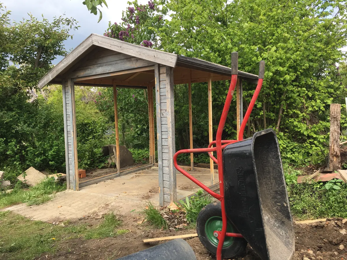 Aus einem Schuppen wird ein Teich