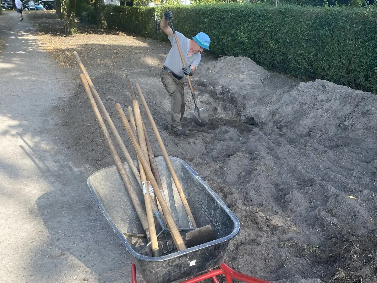 Die Grasnarbe wird abgetragen